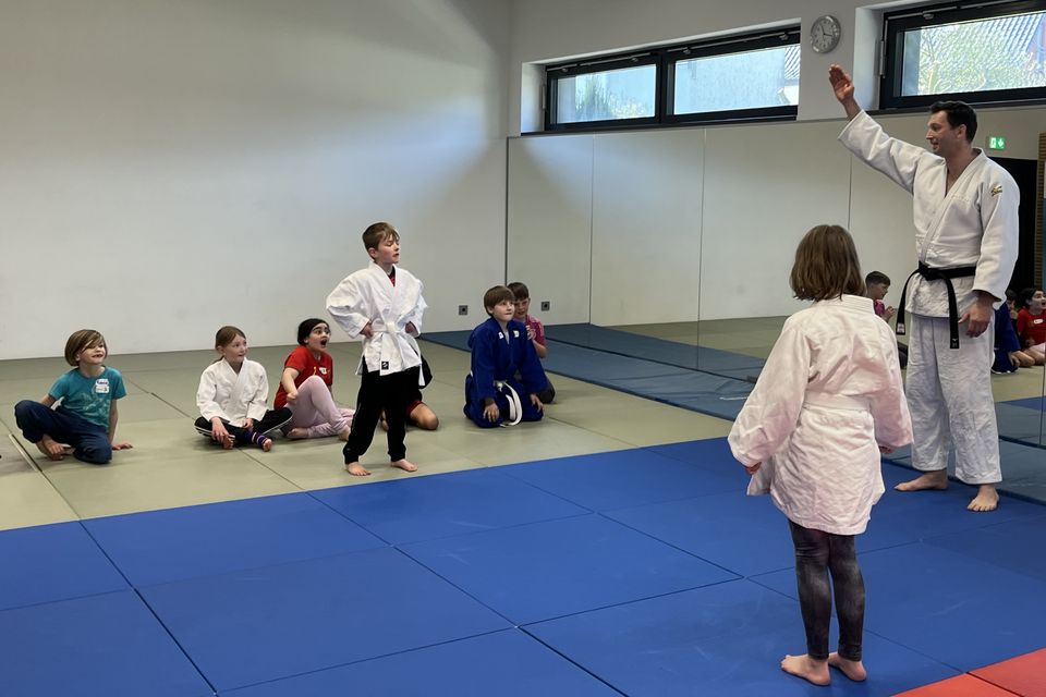 Kinder beim Judotraining